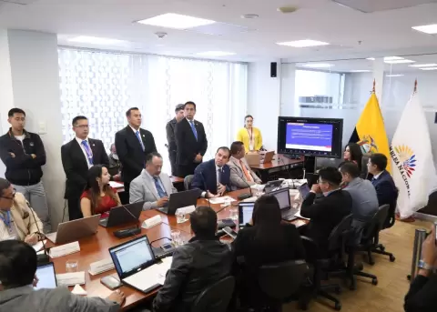 El ministro Harold Burbano comparece en la Comisi�n de Transparencia, Participaci�n Ciudadana y Control Social de la Asamblea Nacional.