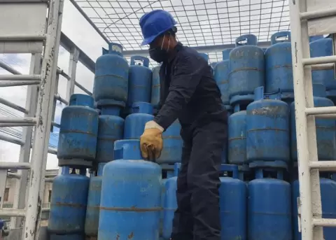 Distribuci�n de cilindros de gas dom�stico.