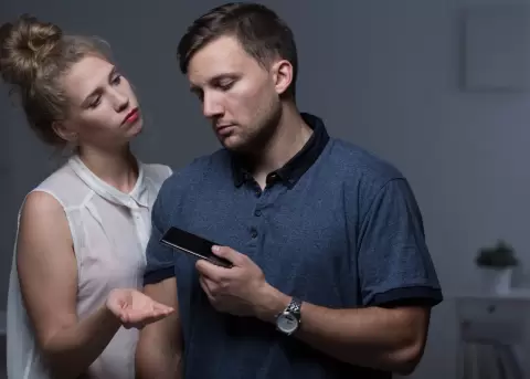 Manipulaci�n, control y baja autoestima: las se�ales silenciosas de una relaci�n t�xica.