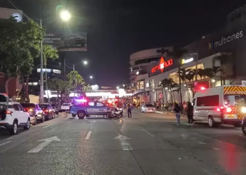 Un coche bomba explot� en los exteriores del Mall del Sol, en Guayaquil.