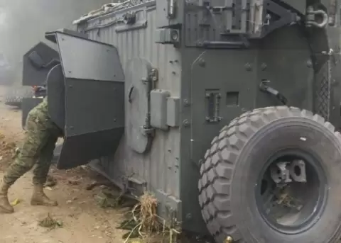 Accidente de veh�culo t�ctico en Azuay deja un militar muerto y ocho heridos