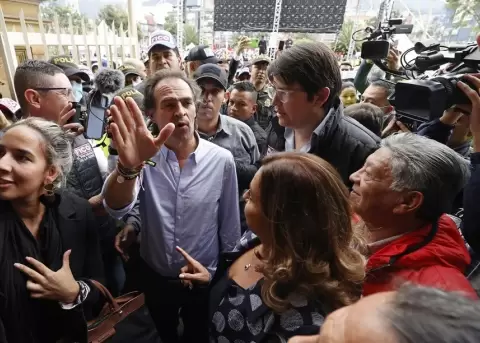 Fotograf�a de archivo en la que se aprecia al excandidato presidencial Federico Guti�rrez y al fallecido senador colombiano Miguel Uribe Turbay.