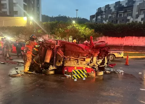 Un accidente de tr�nsito cobr� la vida de una persona en la Av. del Bombero, sector Los Ceibos, en Guayaquil.