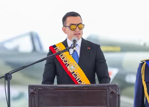 El presidente Daniel Noboa durante la ceremonia por el aniversario de la creaci�n de la aviaci�n nacional en la Base A�rea Mariscal Sucre, en Quito.