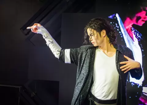 En duda en legado del Rey del Pop tras nuevas acusaciones legales.