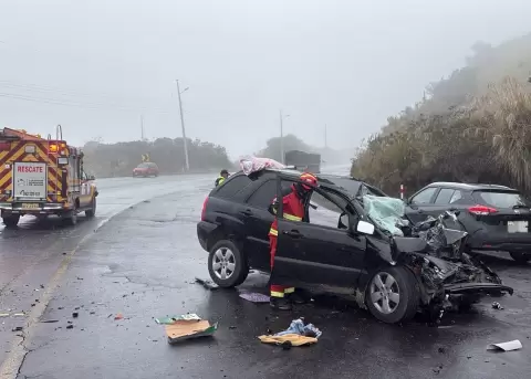 Una persona fallecida y dos heridas deja accidente de tr�nsito en v�a Papallacta
