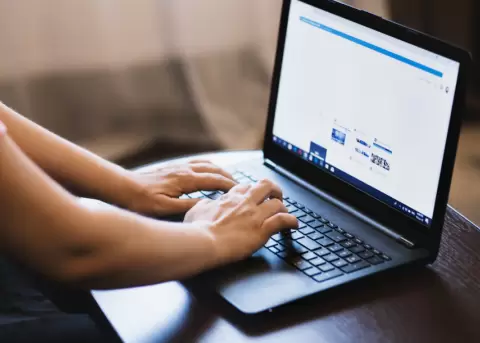 Actualizaciones tecnol�gicas interrumpen pr�stamos del Biess y tr�mites en l�nea del SRI