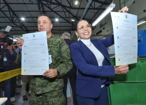 CNE reporta m�s del 76% de avance en la impresi�n de papeletas y anuncia distribuci�n nacional desde el 5 de noviembre