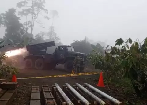 Fuerzas Armadas destruyen 12 hect�reas de miner�a ilegal en Azuay tras operativo de gran escala