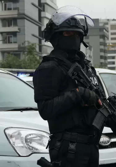 Un miembro de la Polic�a Nacional en Quito.