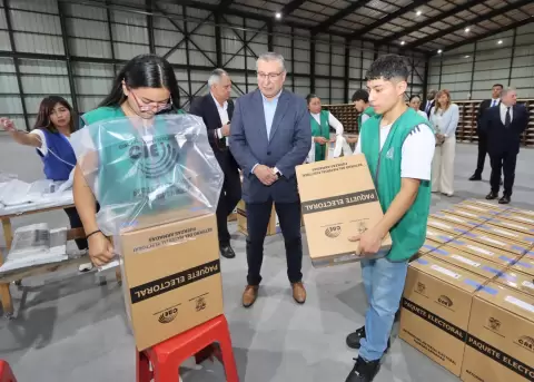 CNE inicia distribuci�n de paquetes electorales