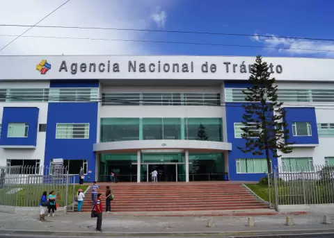 Asesinan a funcionario de la ANT en Quito mientras almorzaba cerca de la matriz