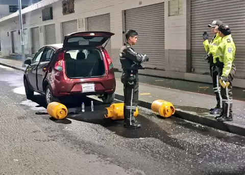 Amenaza de coche bomba fue neutralizada en los exteriores del Complejo Judicial Norte en Quito.