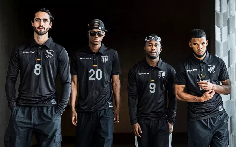 Ecuador present� una camiseta conmemorativa.