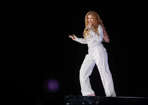 Shakira detuvo su concierto en Argentina a los 85 minutos por el mal tiempo.