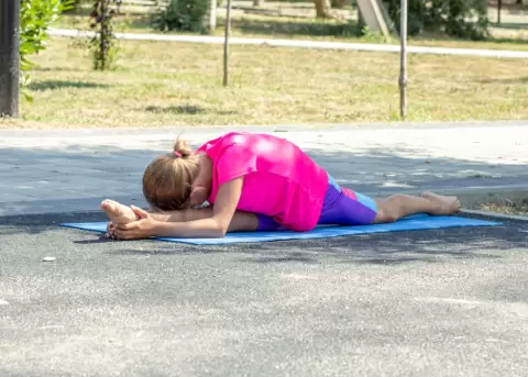 Flexibilidad, fuerza y salud: entender la hiperlaxitud y sus riesgos ocultos.