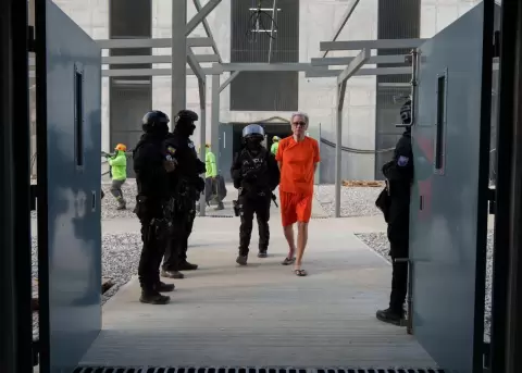 Jorge Glas entre los 300 presos trasladados; su defensa acusa al Gobierno de vulnerar medidas de la Corte IDH