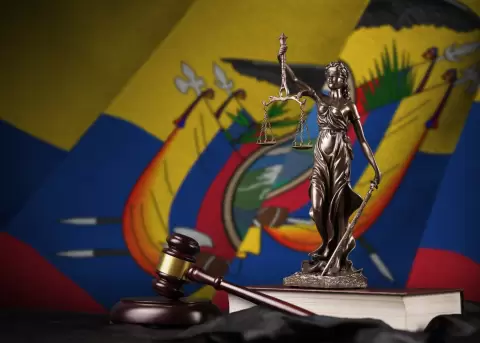 Salim Zaid�n considera que no es necesaria una nueva Constituci�n, pero s� se deben hacer cambios en el texto actual.