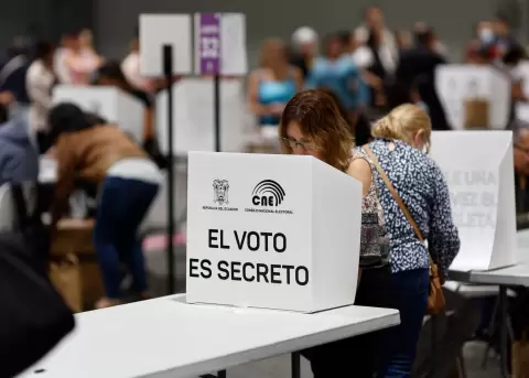 Ecuador cancela consulta popular y refer�ndum 2025 en Rusia y Bielorrusia