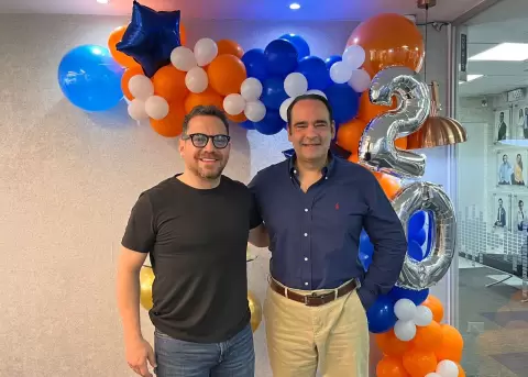 Juan Fernando Velasco nos acompa�a en los 20 a�os de FM Mundo.