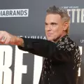 Robbie Williams sorprende con el lanzamiento anticipado de "Britpop"