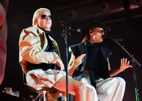 Los artistas fueron retenidos por el FBI.