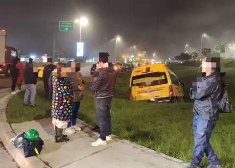 18 heridos deja volcamiento en la v�a a Collas, sector Tababela, en Quito.