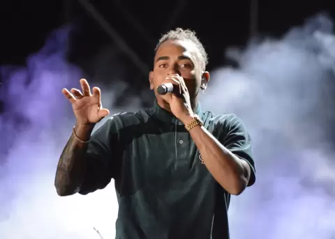 "El Negrito ojos claros", presenta su nueva plataforma "Mucho".