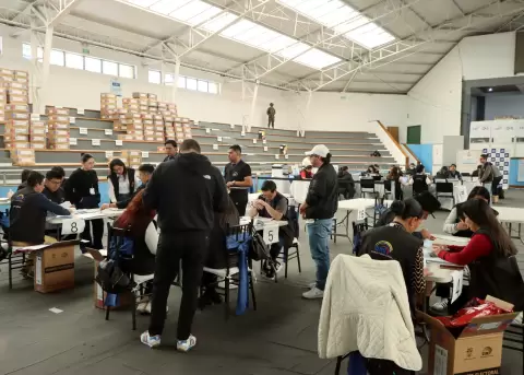 Procesamiento de actas del refer�ndum y consulta popular.