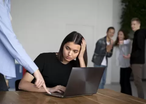 Trabajo ajusta reglas para prevenir el acoso laboral en el sector privado