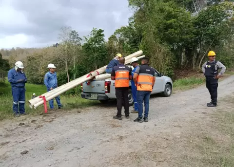 Una perforaci�n registrada en un tramo del poliducto que cruza la zona de San Mateo, en Esmeraldas, gener� un derrame de di�sel.