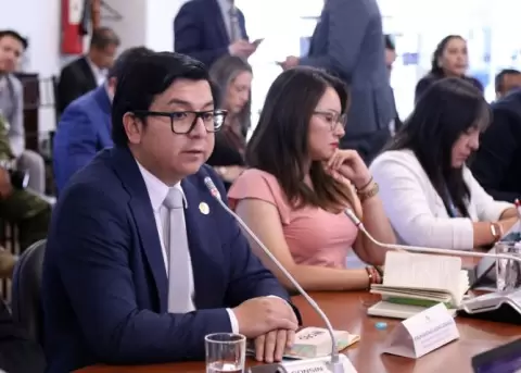 El secretario jur�dico de la Presidencia, Stalin Andino; junto a Nataly Morillo, hoy ministra de Gobierno.