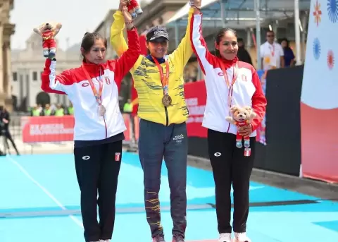 Silvia Ortiz durante la premiaci�n en los Juegos Bolivarianos.
