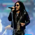 Lenny Kravitz afirma que una fan le arrancó cuatro rastas de la cabeza durante un concierto