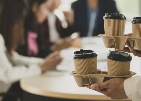 Ser "demasiado amable" en el trabajo puede tener un costo emocional y profesional.