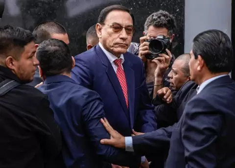 El expresidente de Per� Mart�n Vizcarra es condenado a 14 a�os de prisi�n por sobornos