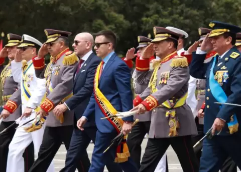 Noboa reafirma su apoyo a las Fuerzas Armadas durante la posesi�n del nuevo Alto Mando Militar