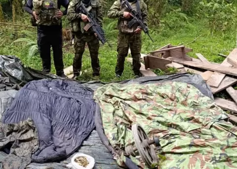 Ej�rcito desarticula dos bases log�sticas del grupo Comuneros del Sur