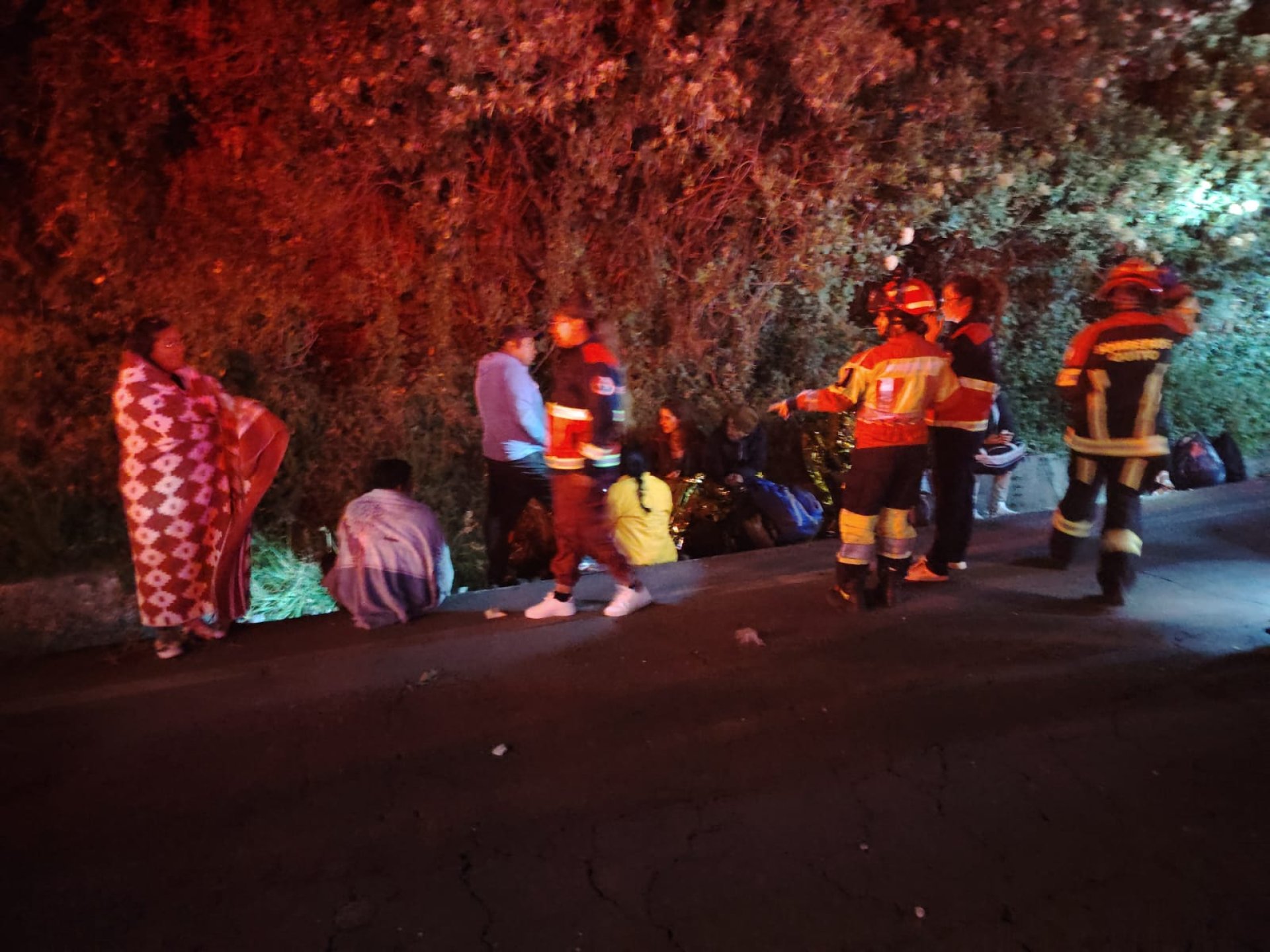 Siete heridos tras volcamiento de un bus interprovincial en la vía a ...
