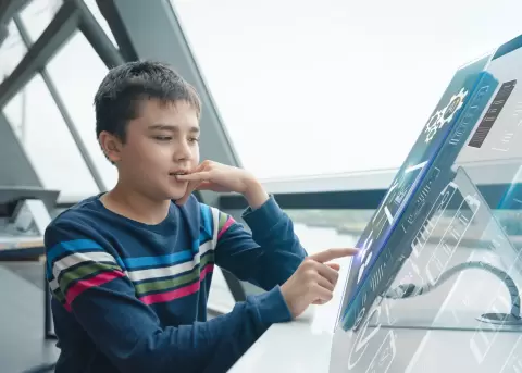 Pantallas nocturnas afectan el sue�o, la atenci�n y salud adolescente.