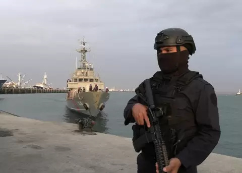 Control de la fuerza p�blica ecuatoriana en el mar.