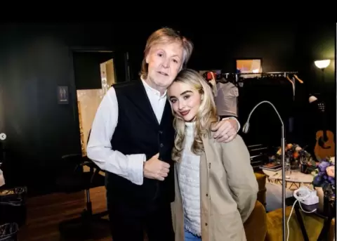 Encuentro entre McCartney y Sabrina Carpenter.