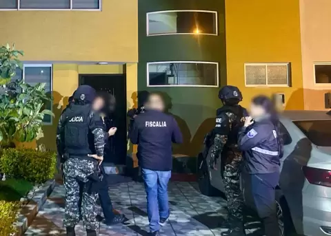 Polic�a y Fiscal�a realizan allanamientos la madrugada de este 3 de diciembre de 2025 para desmantelar una red de pedofilia.