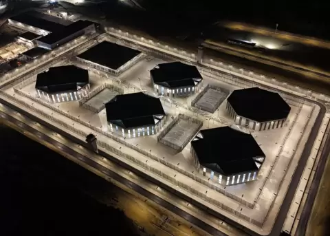 Toma a�rea de la c�rcel del Encuentro, en Santa Elena.