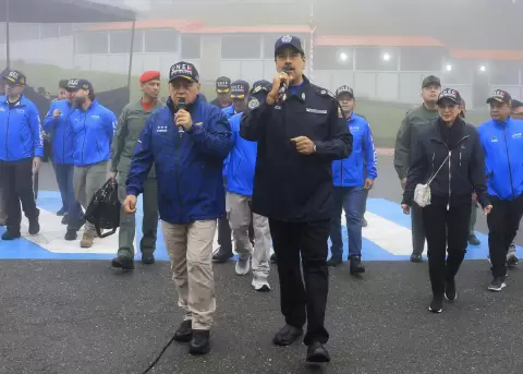 El ministro de Interior y Justicia de Venezuela, Diosdado Cabello (i), junto al presidente venezolano, Nicol�s Maduro.