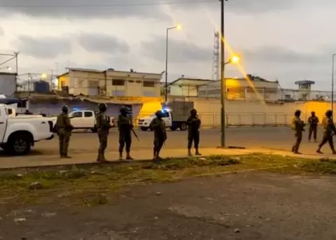 13 muertos en la c�rcel de Machala. Ocurri� el 7 de diciembre del 2025 luego de la explosi�n de un artefacto en las cercan�as del reclusorio.