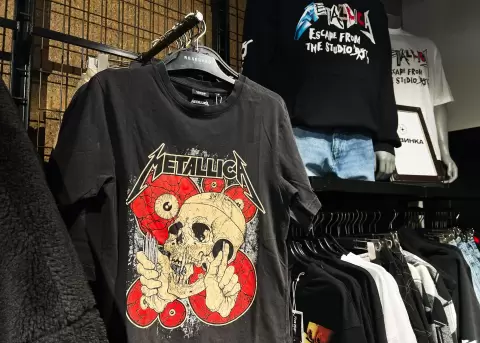 Metallica interpone una nueva demanda por uso del nombre de la banda en mercanc�a, sin autorizaci�n.