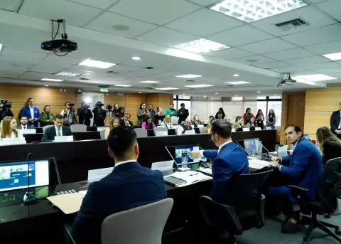 Empleadores y trabajadores volver�n a la mesa para definir el incremento del salario b�sico unificado para 2026.