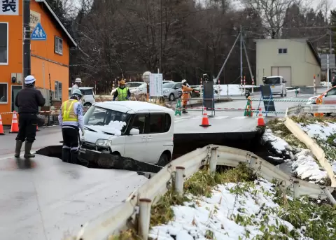 Suben a 33 los heridos por terremoto de magnitud 7,5 en Jap�n entre alerta por 'megasismo'.
