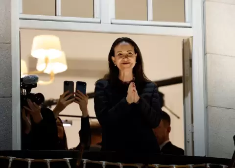 Mar�a Corina Machado en el balc�n del Grand Hotel en Oslo.